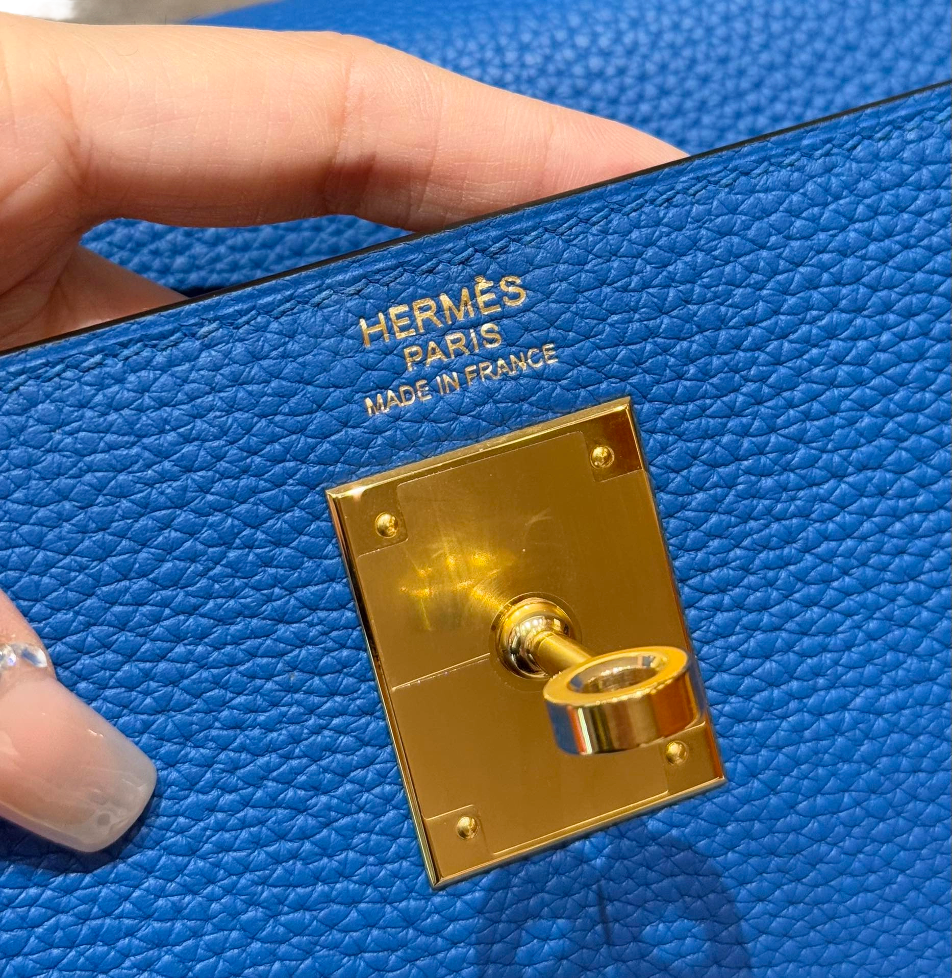 Kelly Togo – Bleu France | Gold-Plated