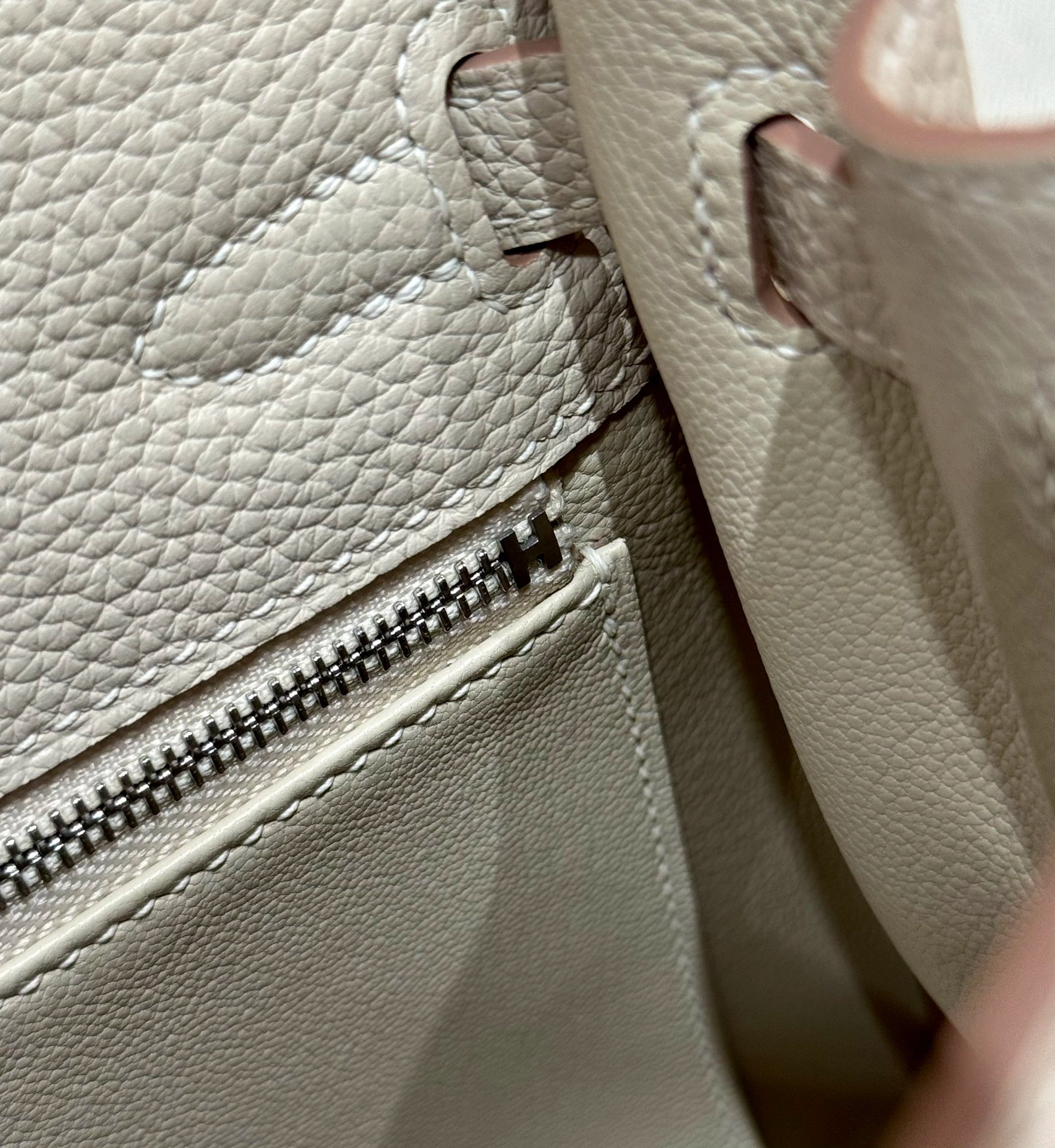 Kelly  Togo – Glacier White | Palladium
