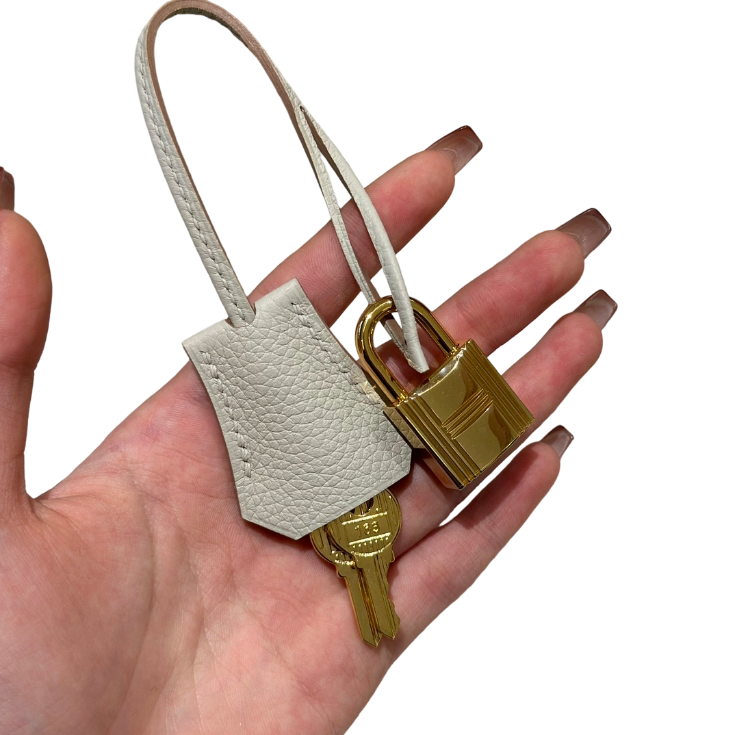 Kelly  Togo – Glacier White | Gold-Plated