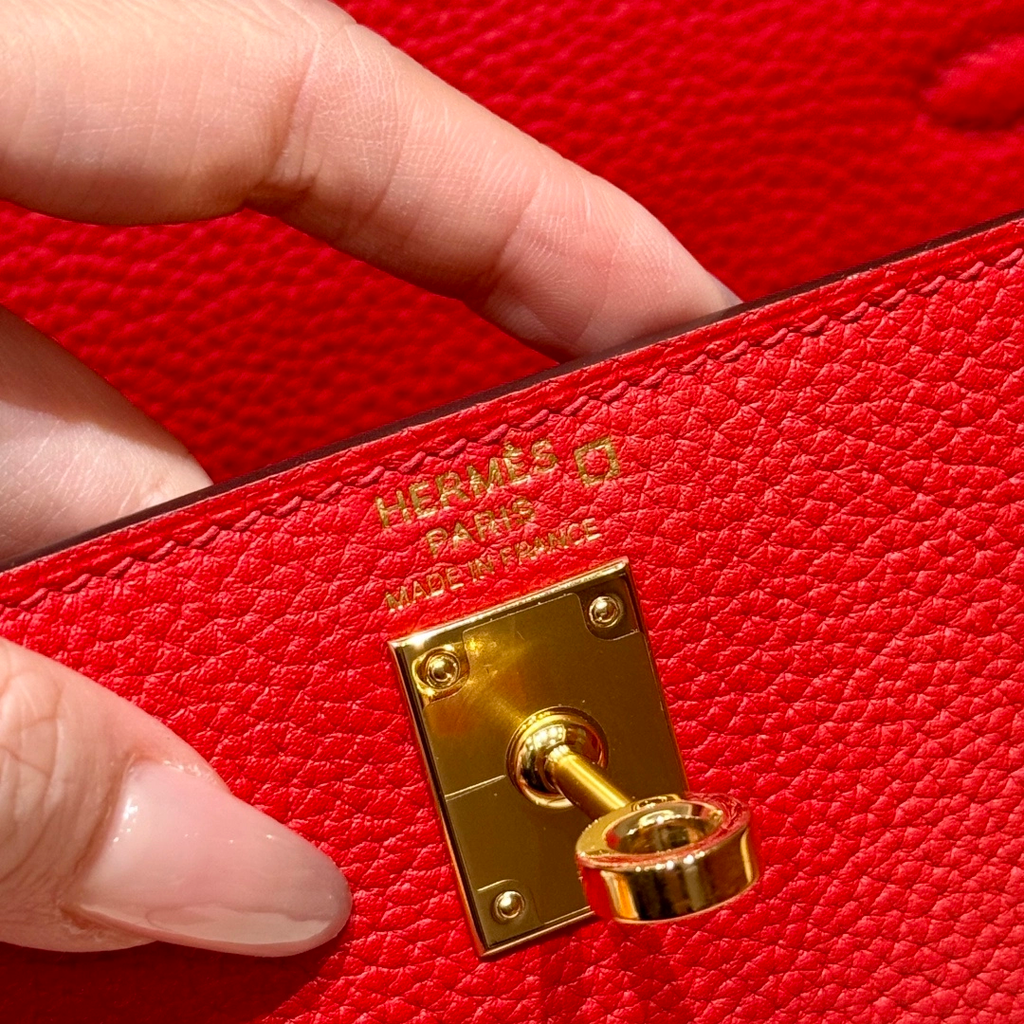 Kelly  Touch – Rouge Casaque | Gold-Plated