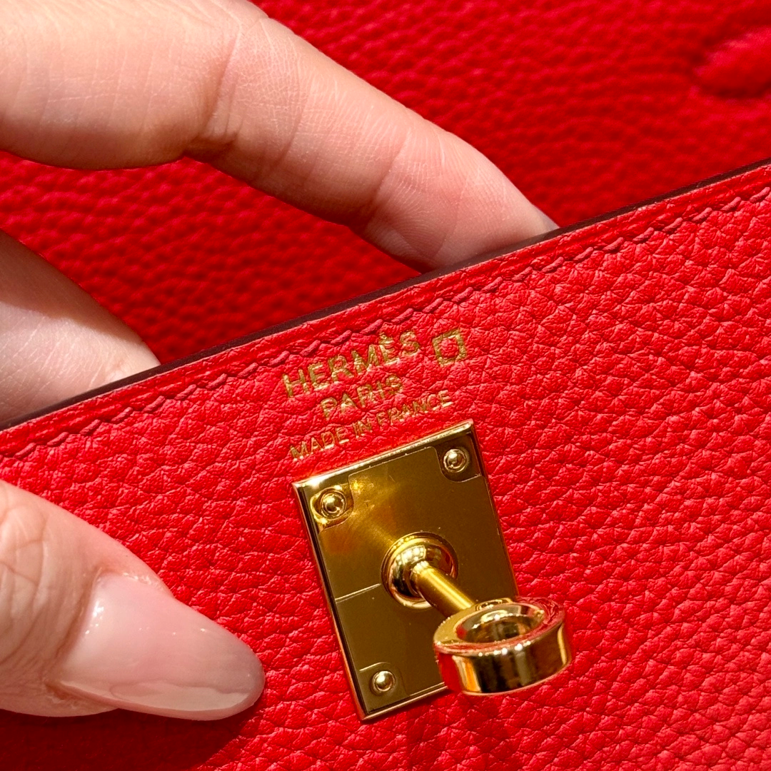 Kelly  Touch – Rouge Casaque | Gold-Plated