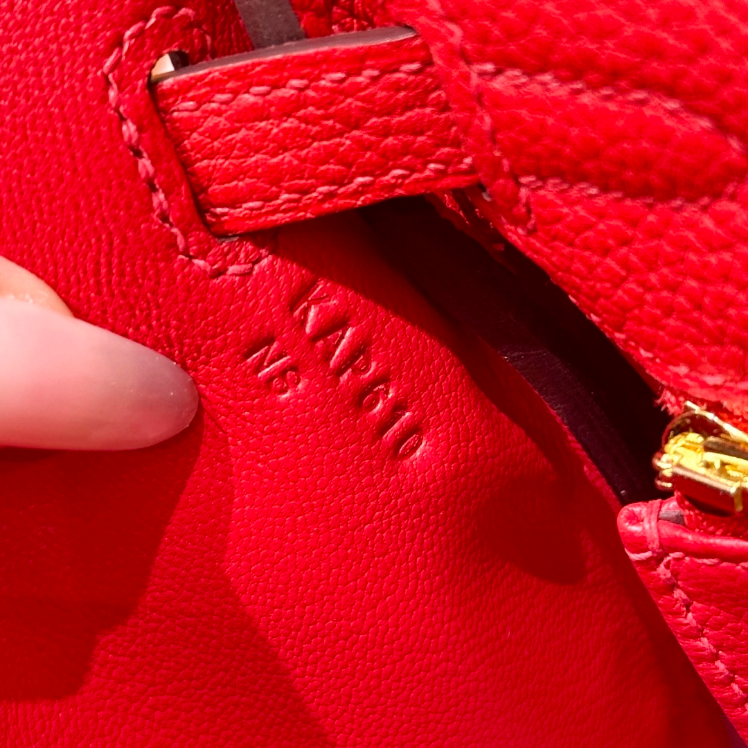 Kelly  Touch – Rouge Casaque | Gold-Plated